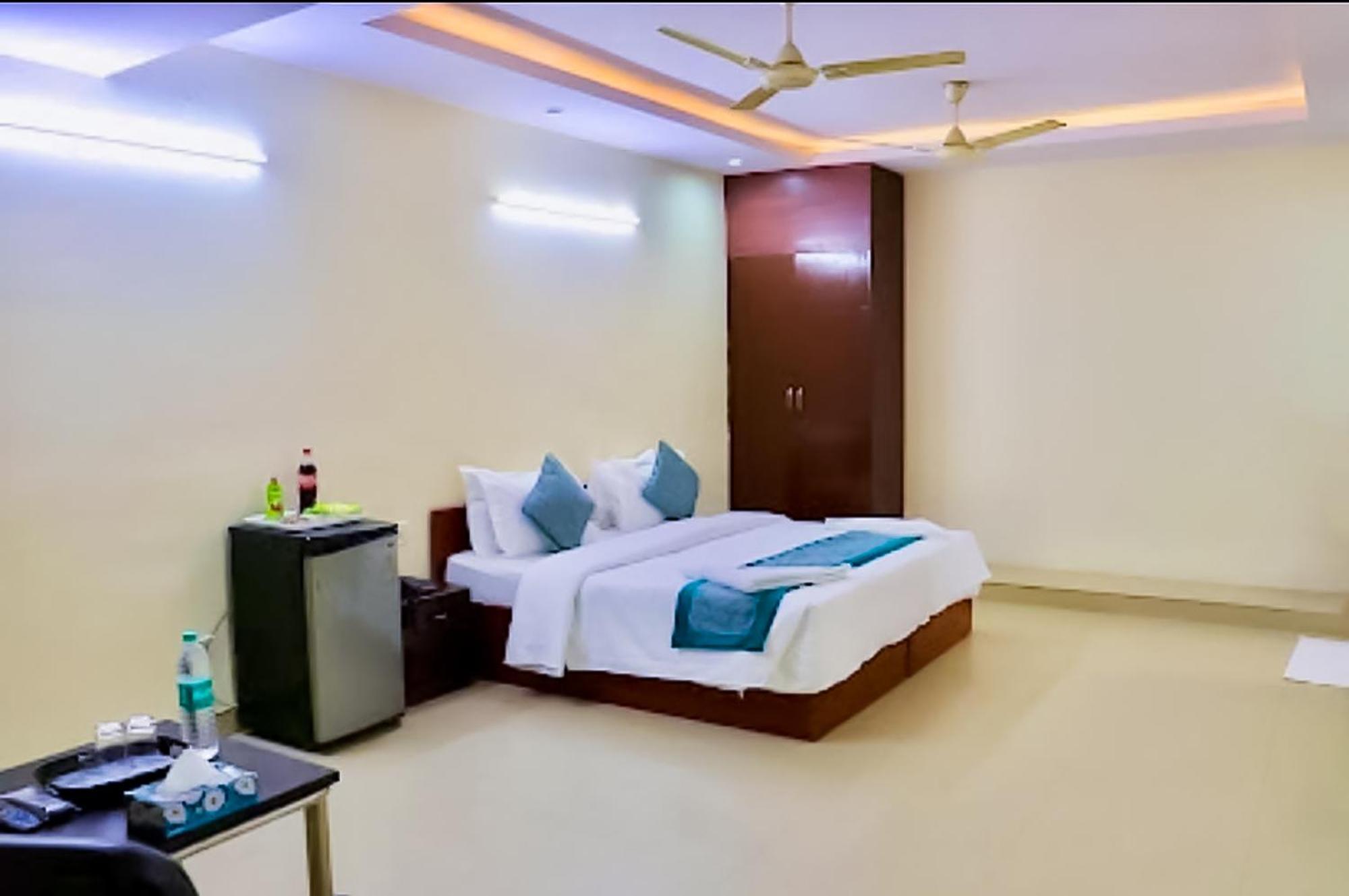 Happy Inn - Near Saket Metro New Delhi Eksteriør bilde